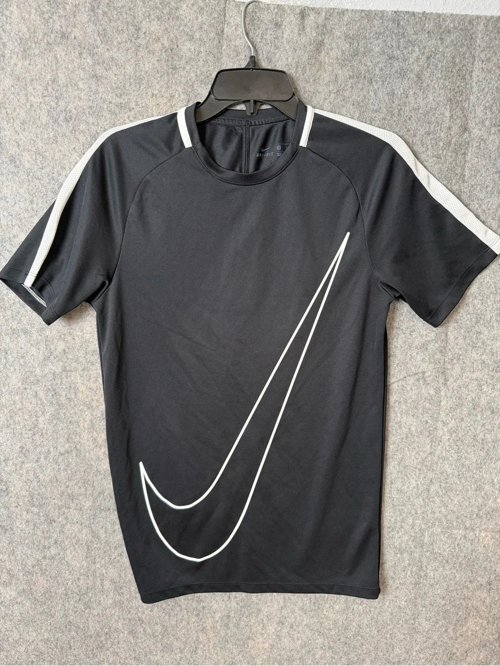 Nike Dri-Fit Men Small Black Athletic Tee with White Swoosh